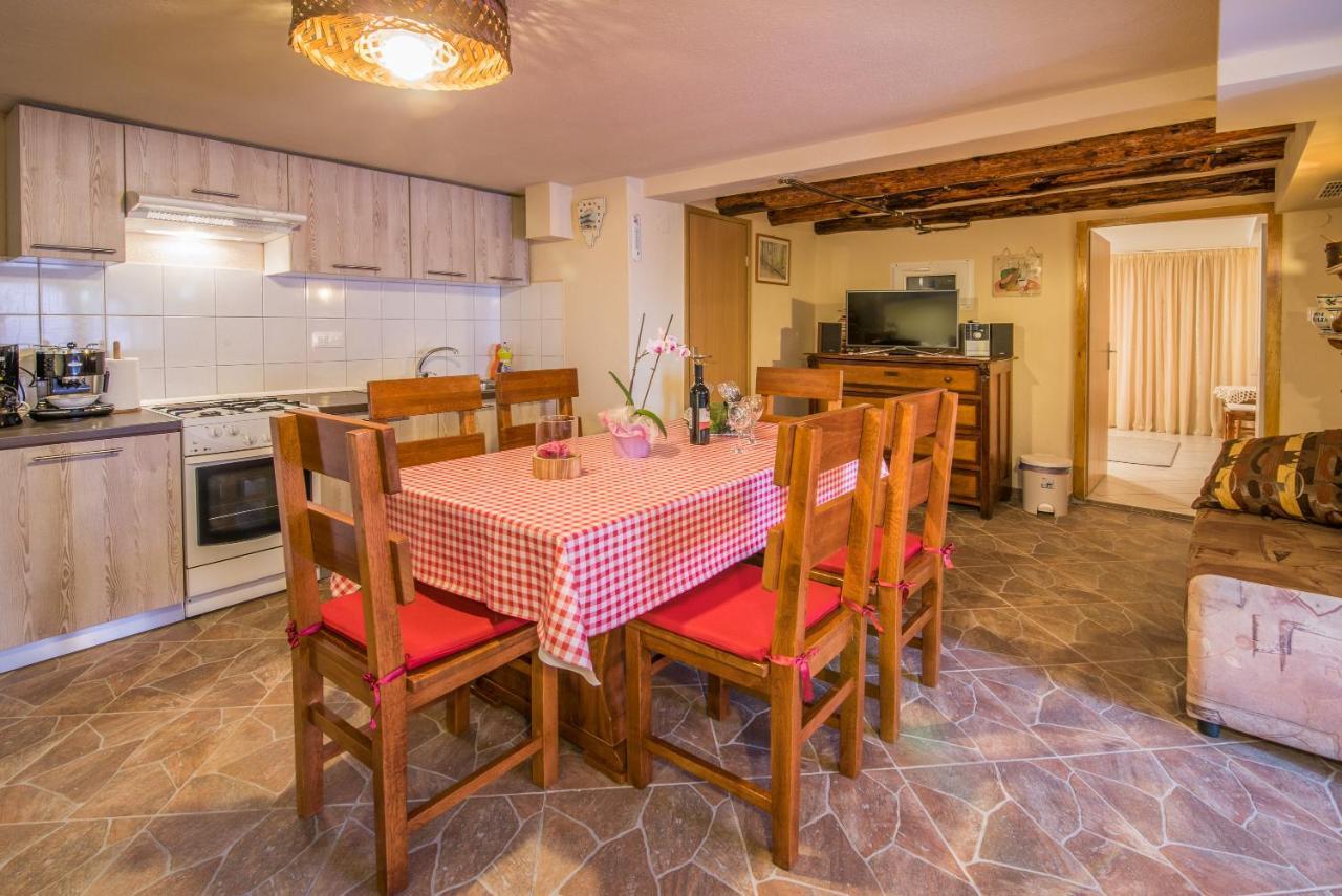 Apartment Samanic Малинска Екстериор снимка